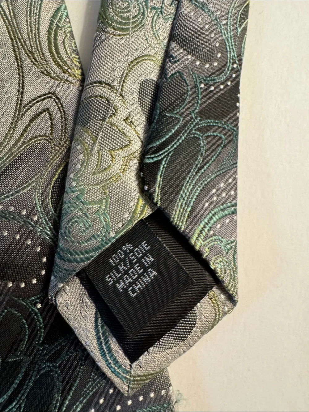 Van Heusen Green Black Gray White 100% Silk Neck Tie